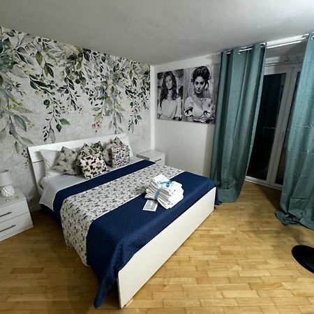 Plebiscito Charme Rooms Napoli Bagian luar foto