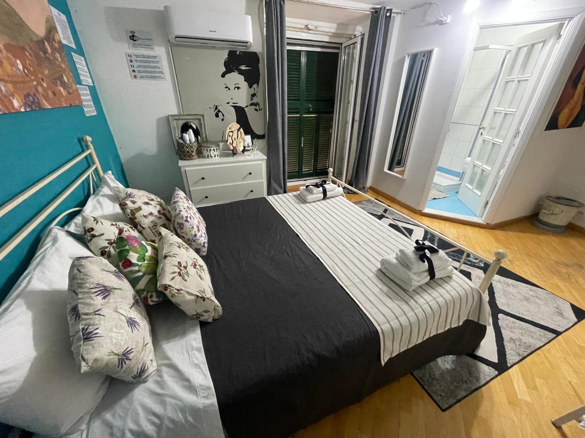 Plebiscito Charme Rooms Napoli Bagian luar foto