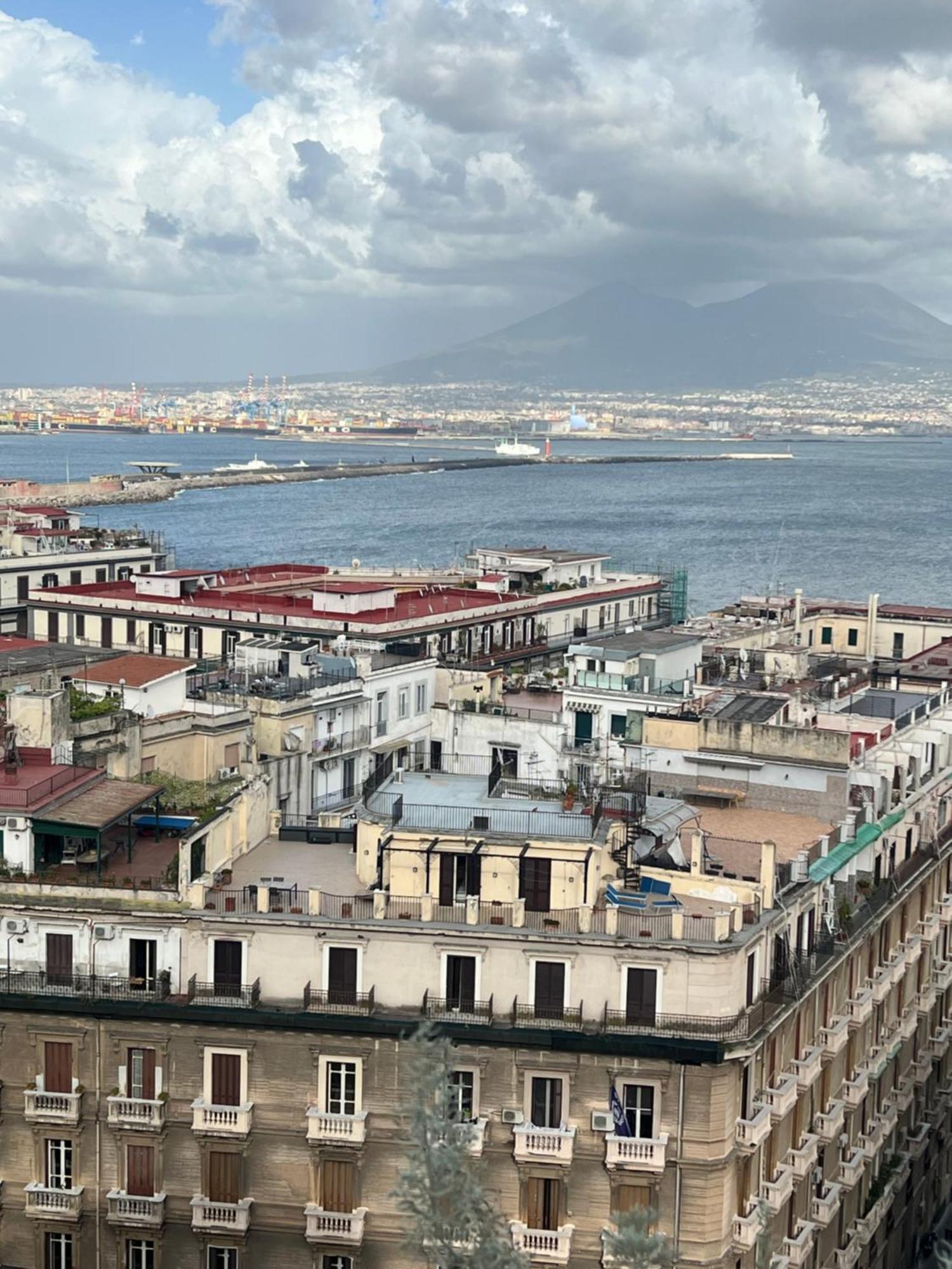 Plebiscito Charme Rooms Napoli Bagian luar foto