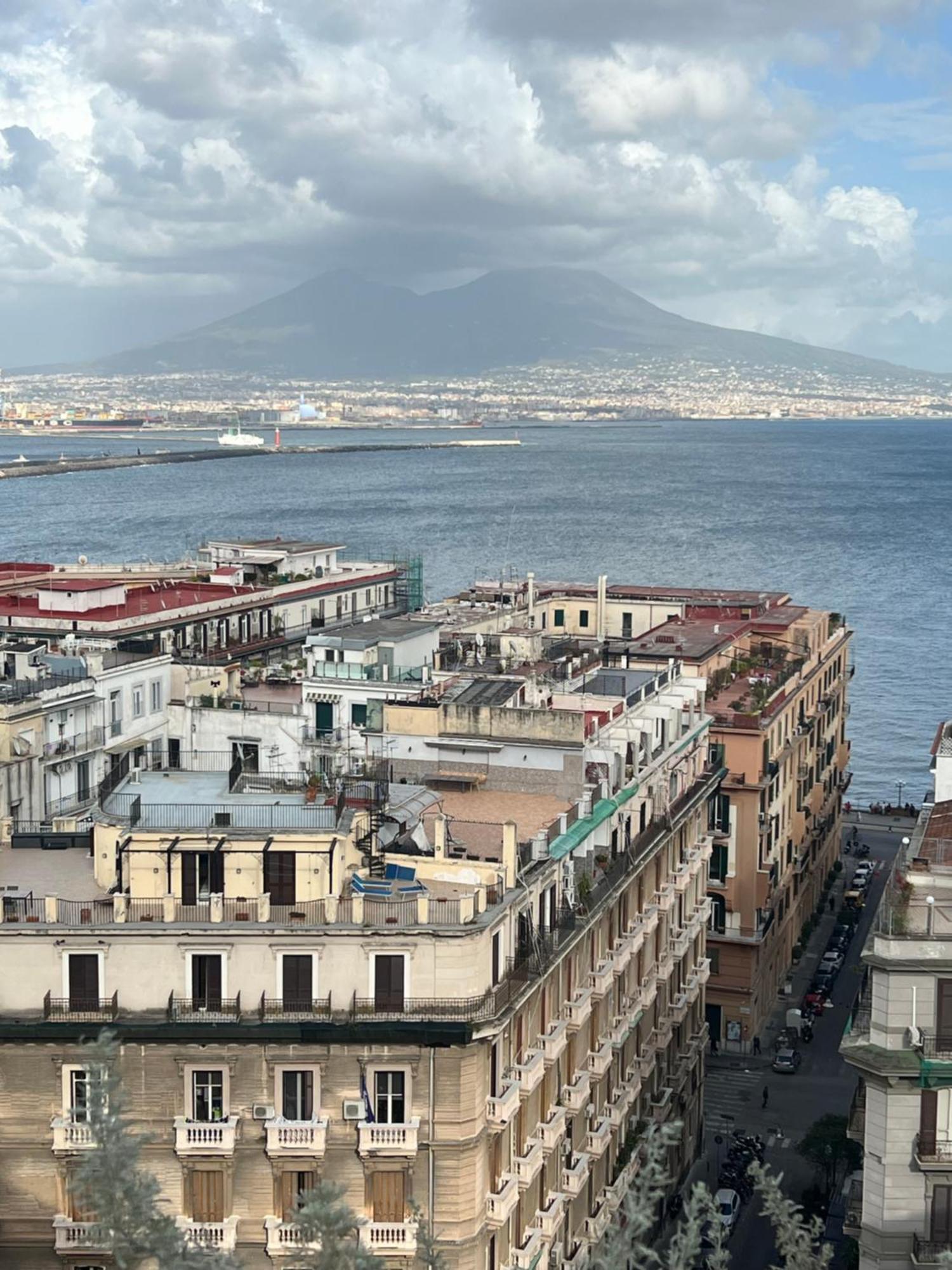 Plebiscito Charme Rooms Napoli Bagian luar foto