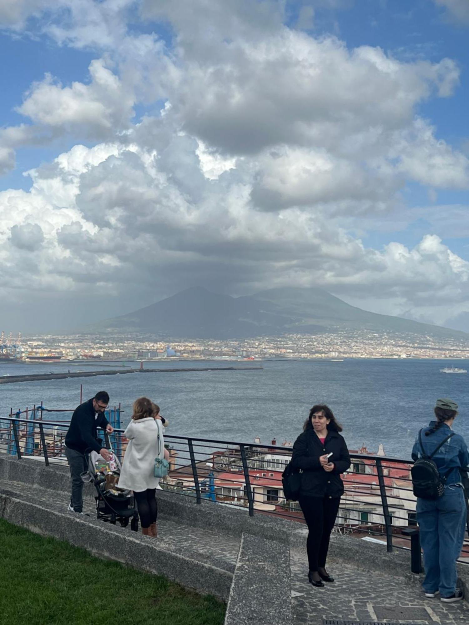 Plebiscito Charme Rooms Napoli Bagian luar foto