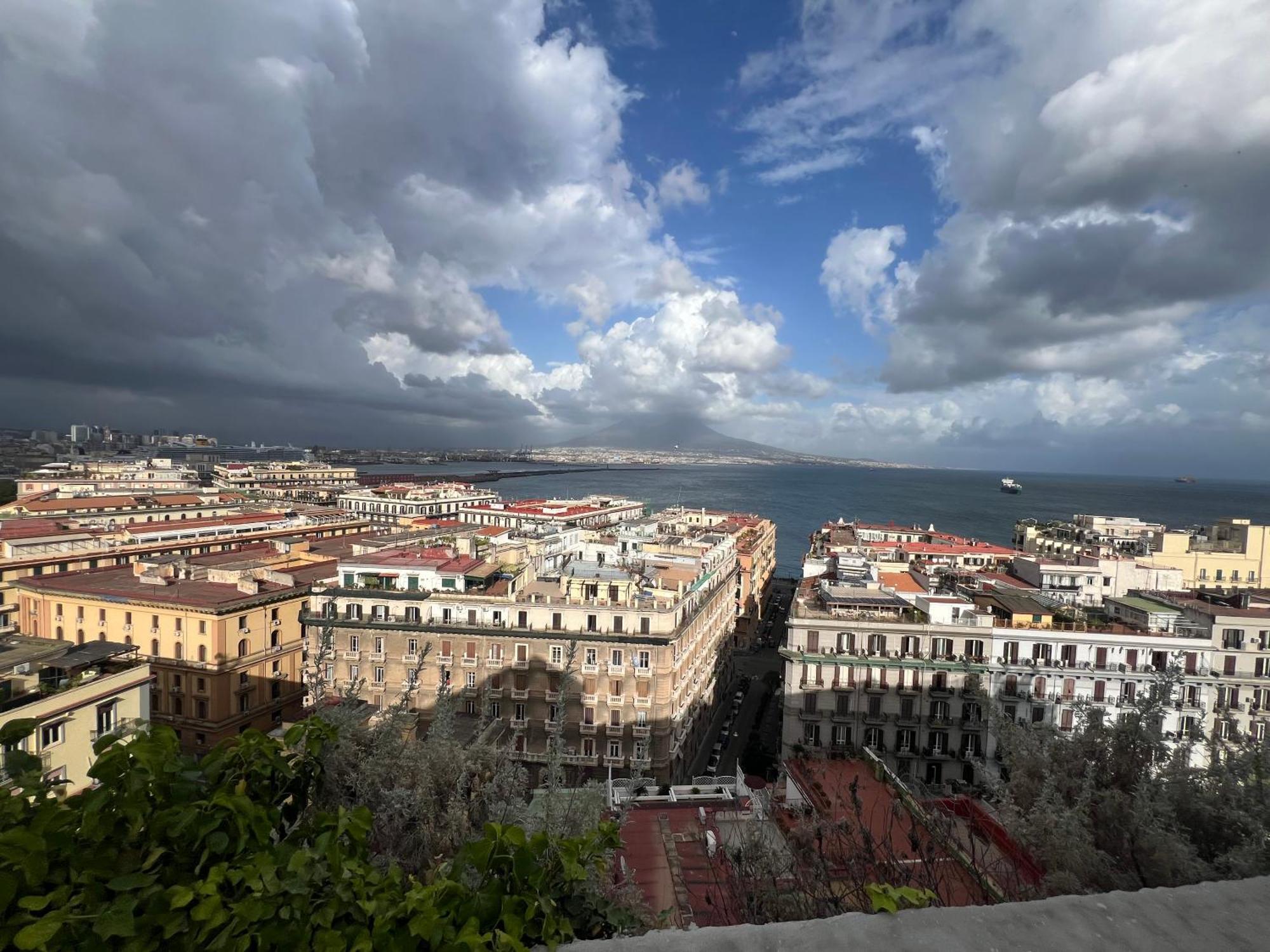 Plebiscito Charme Rooms Napoli Bagian luar foto