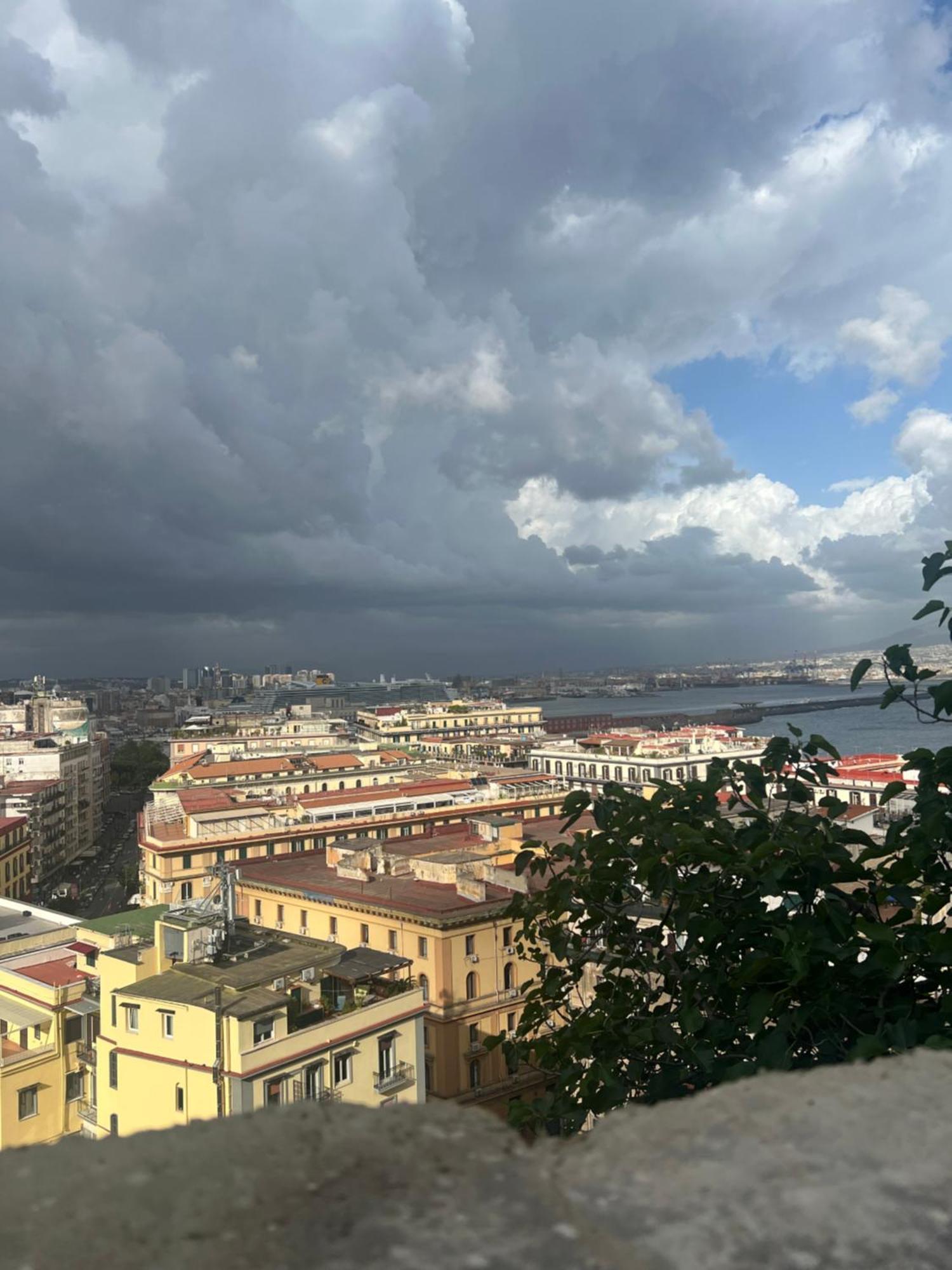 Plebiscito Charme Rooms Napoli Bagian luar foto