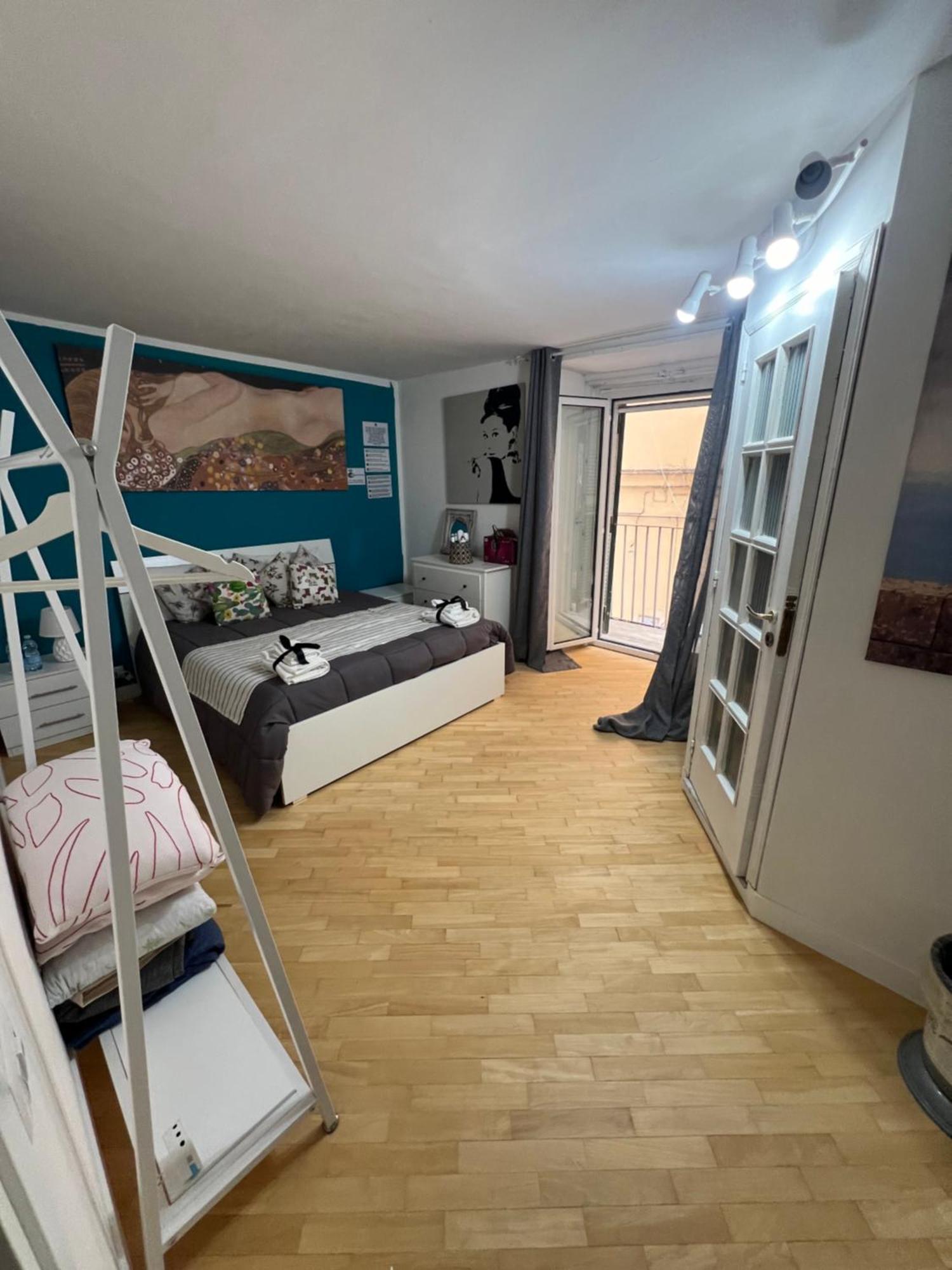 Plebiscito Charme Rooms Napoli Bagian luar foto