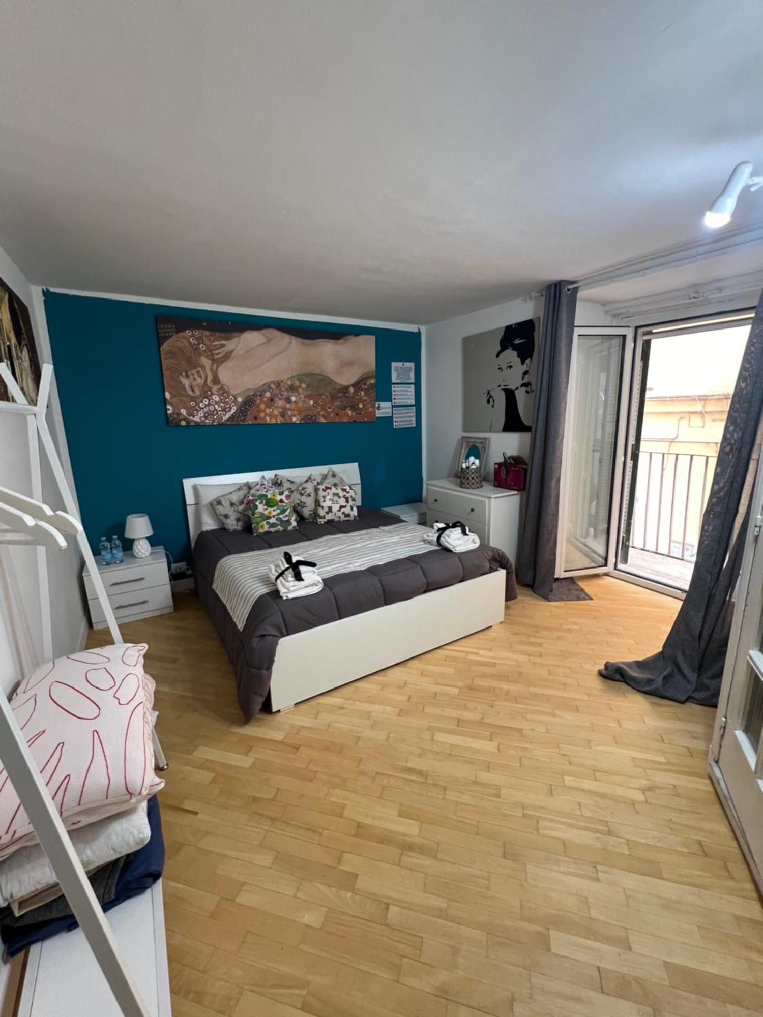 Plebiscito Charme Rooms Napoli Bagian luar foto