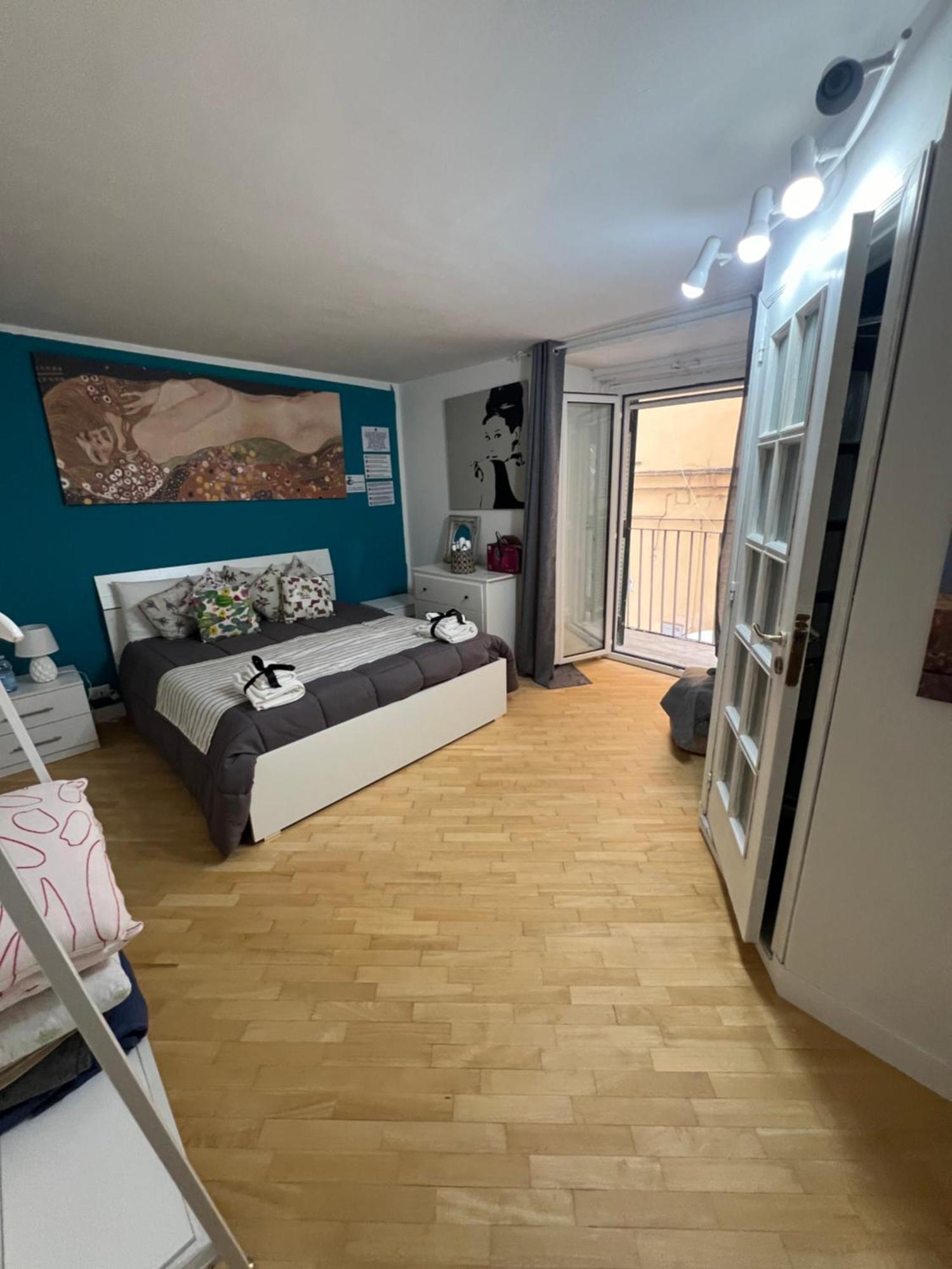 Plebiscito Charme Rooms Napoli Bagian luar foto