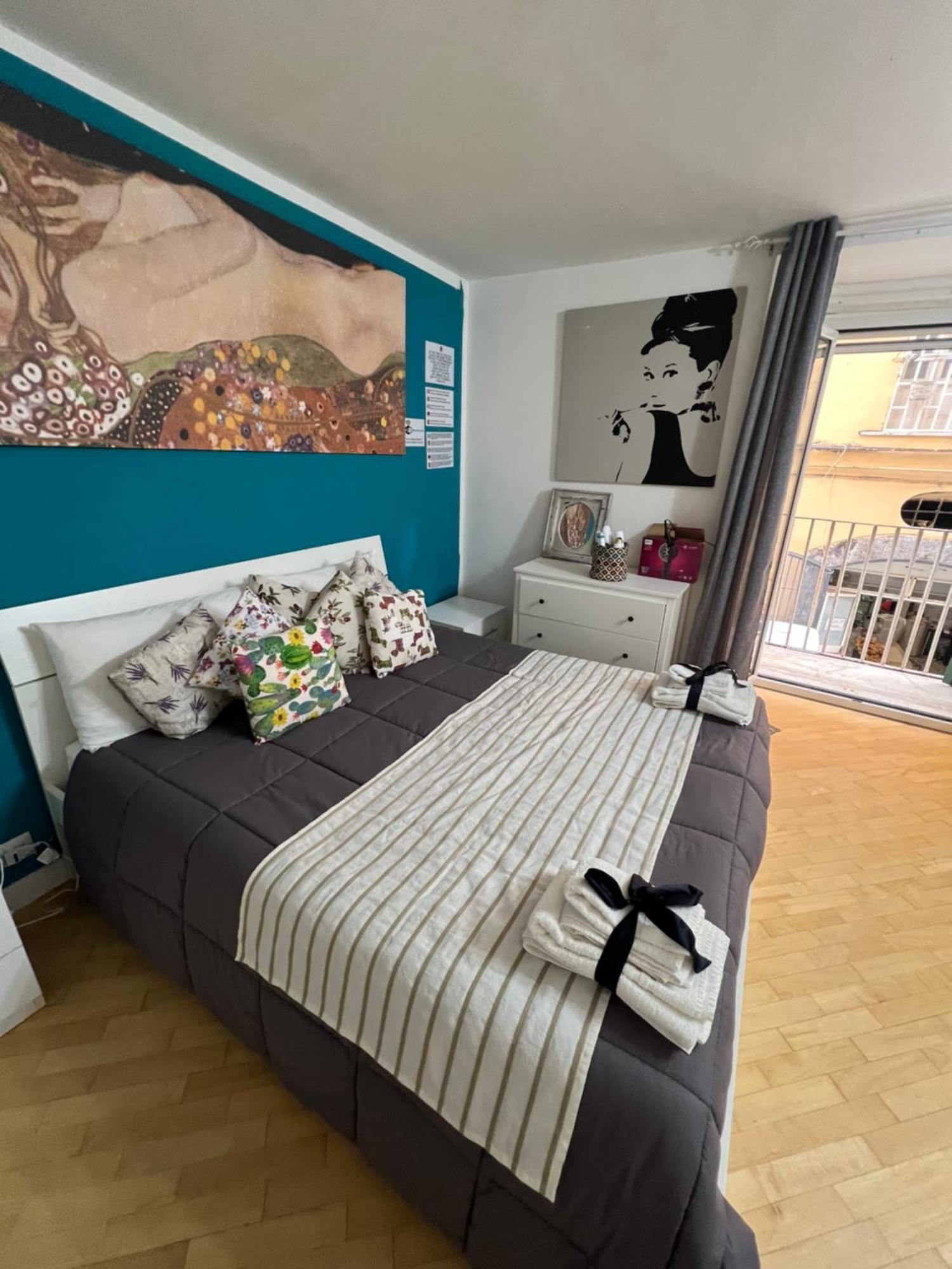 Plebiscito Charme Rooms Napoli Bagian luar foto