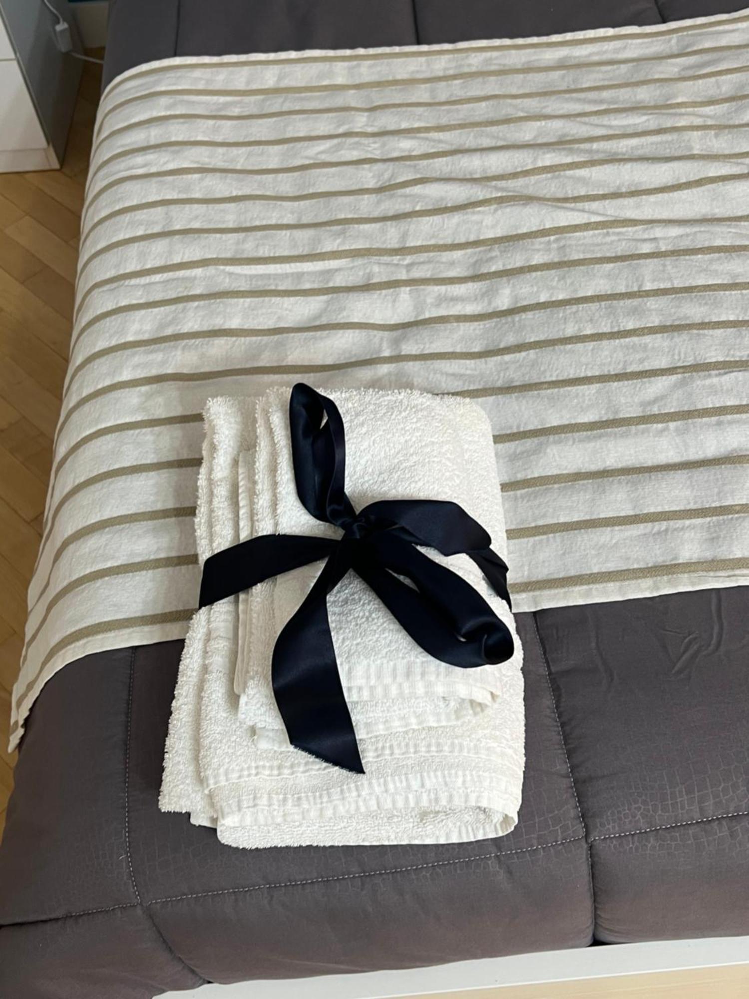 Plebiscito Charme Rooms Napoli Bagian luar foto