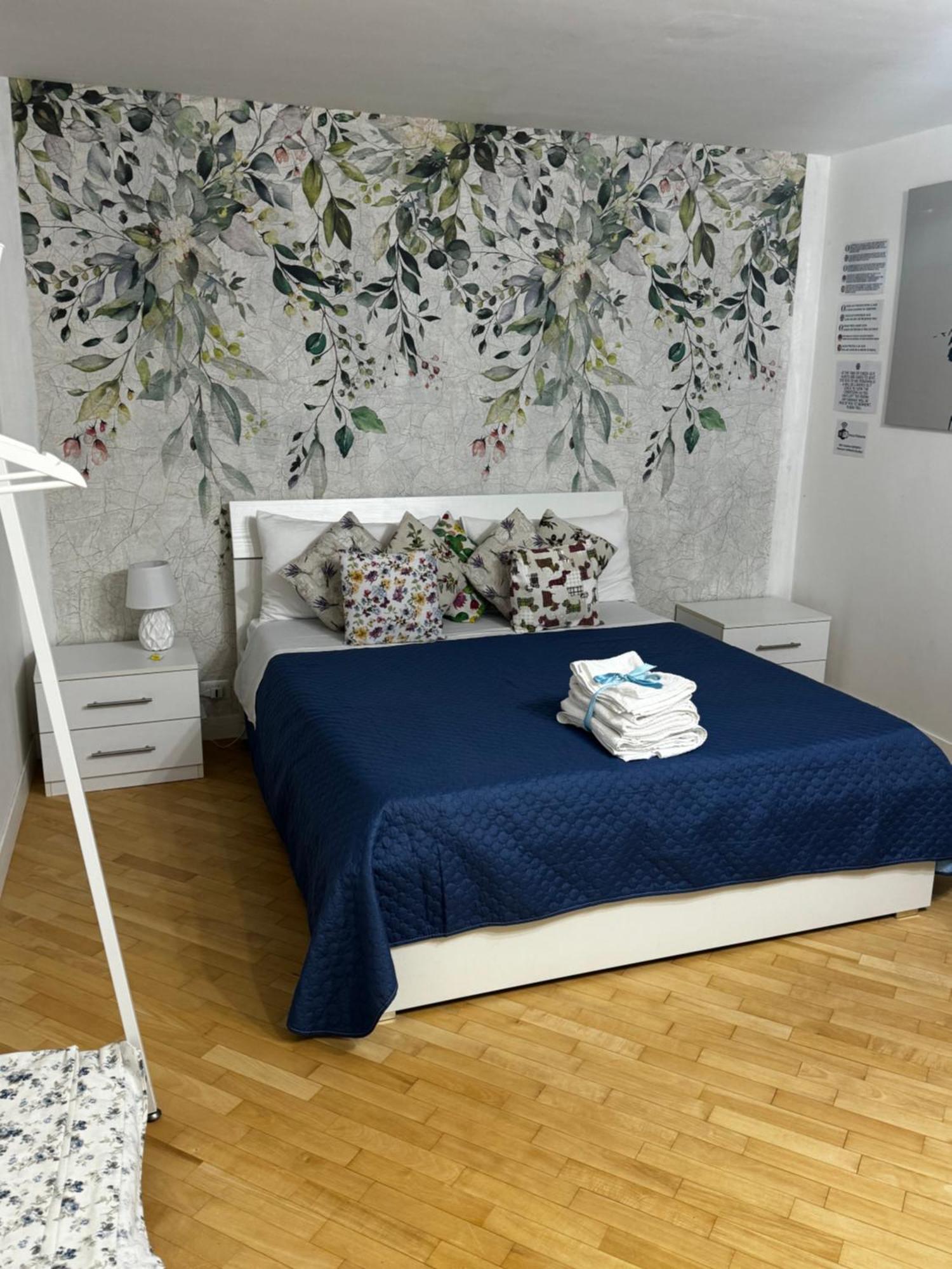 Plebiscito Charme Rooms Napoli Bagian luar foto