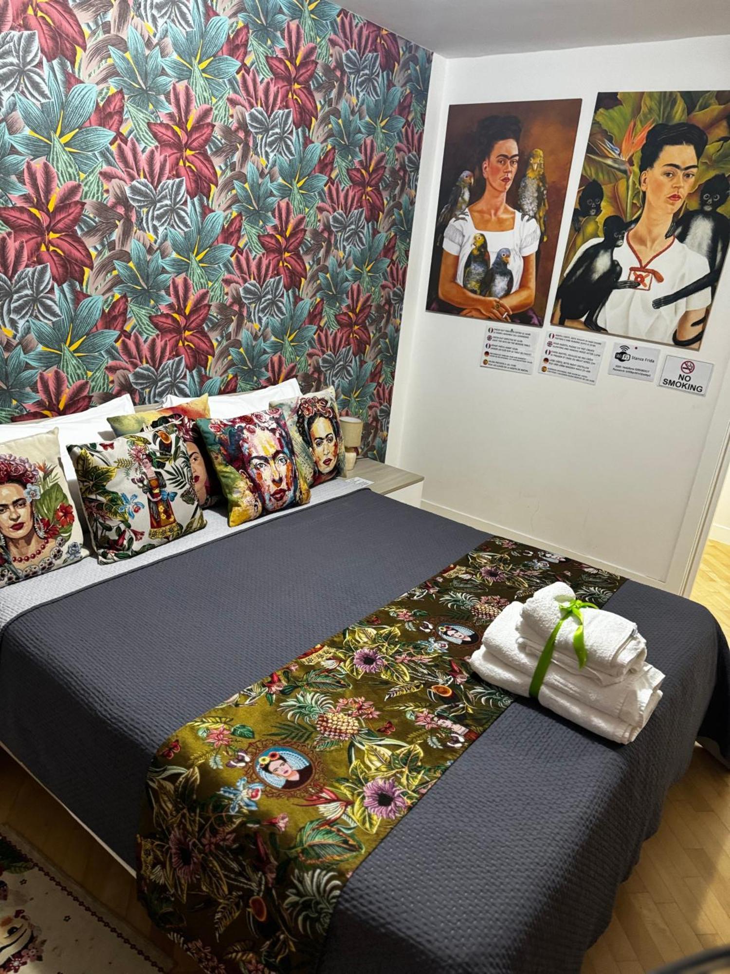 Plebiscito Charme Rooms Napoli Bagian luar foto