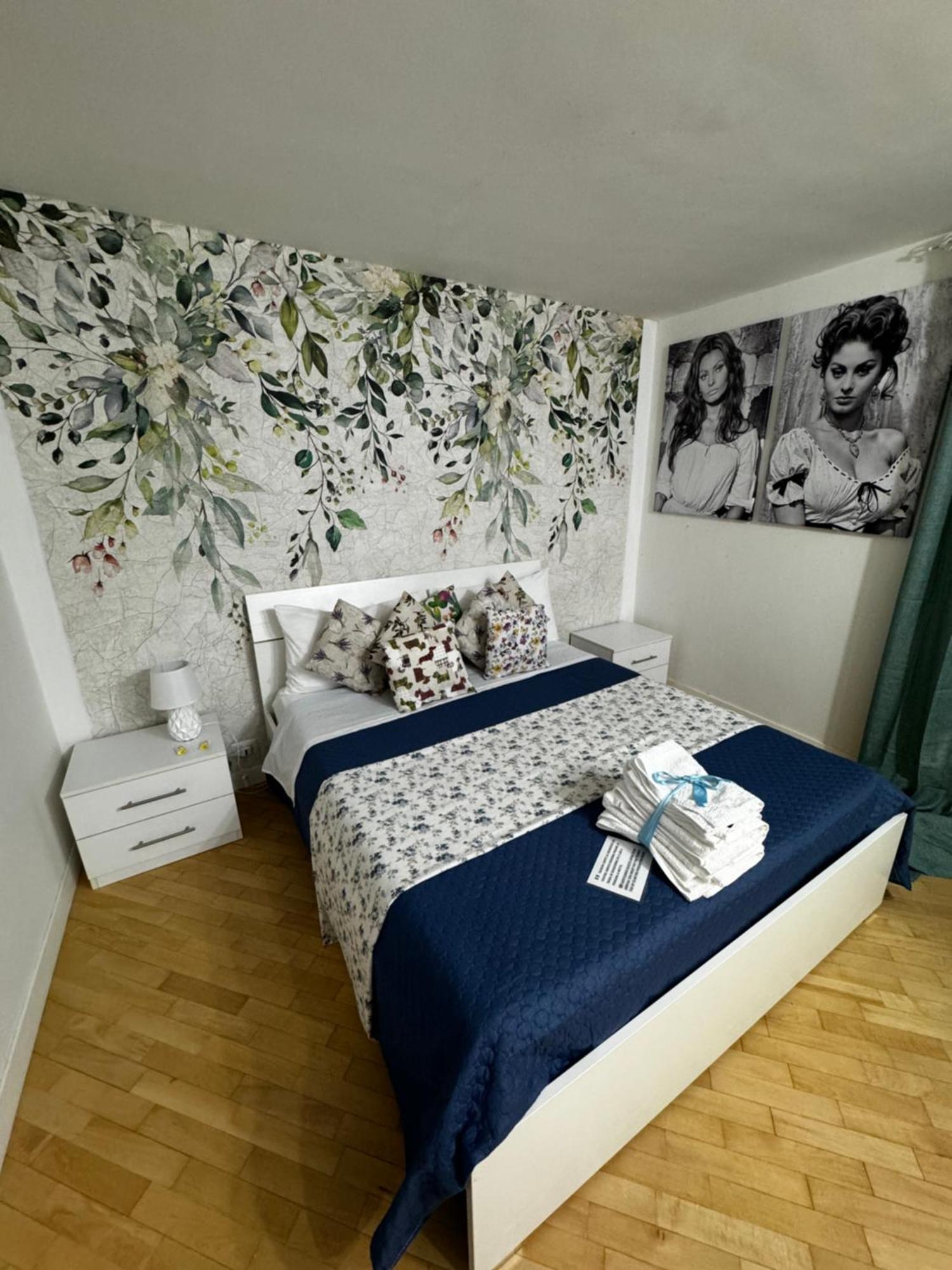 Plebiscito Charme Rooms Napoli Bagian luar foto