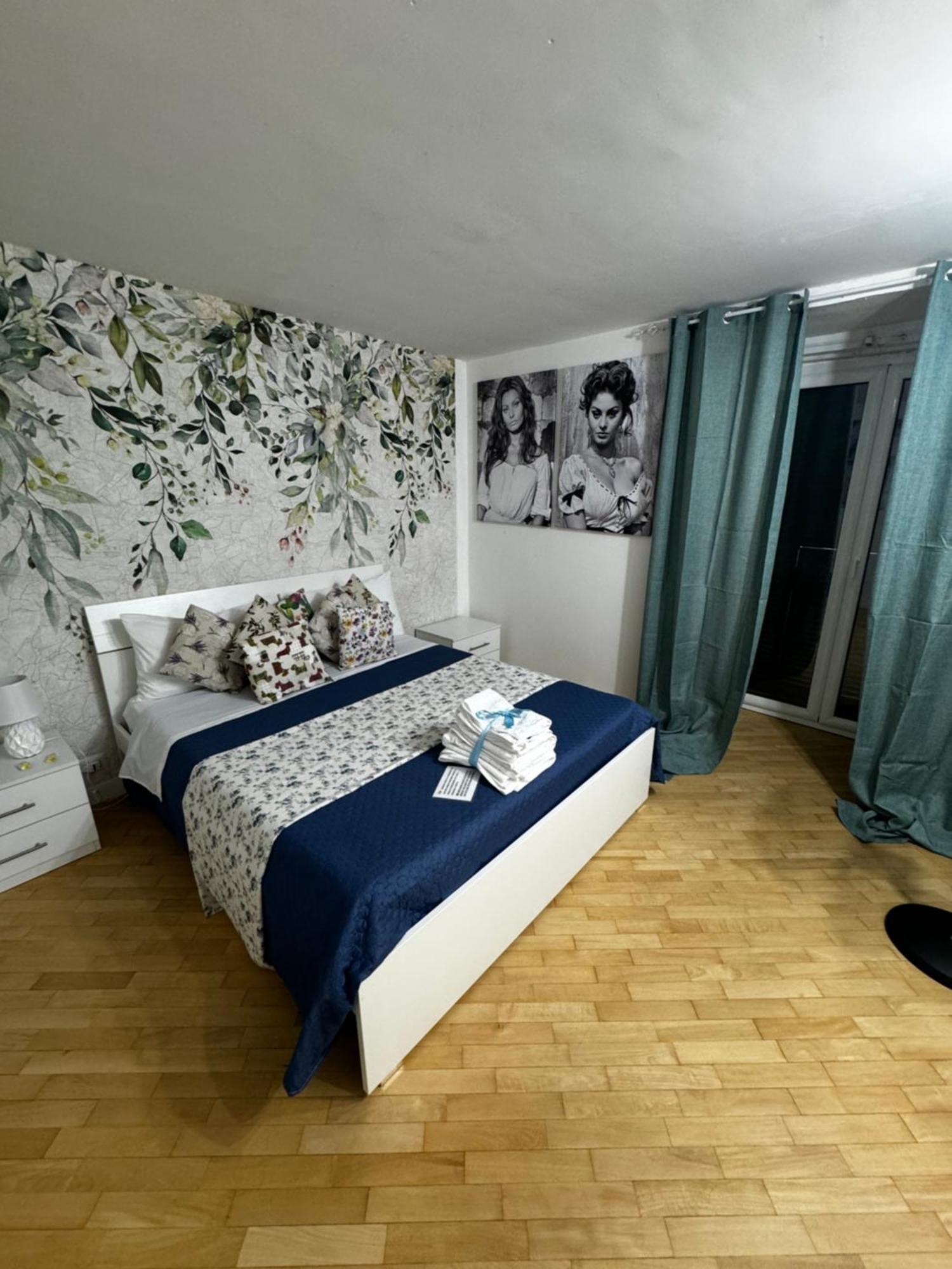 Plebiscito Charme Rooms Napoli Bagian luar foto